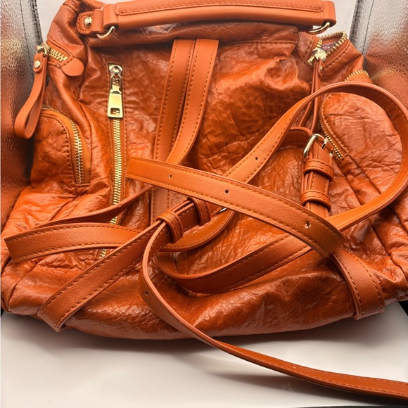 Moda Luxe Leather Convertible Shoulder Bag with Floral Lining - Picture 3 of 4